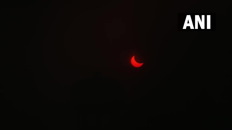  جزوی سورج گرہن ملک کے کئی حصوں میں دیکھا گیا ۔