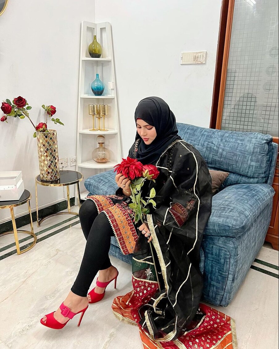  نیز سحر نے لوگوں سے درخواست کرتے ہوئے لکھا امید کرتی ہوں کہ مجھے میری پچھلی زندگی سے نہیں بلکہ آنے والی زندگی سے یاد رکھا جائے گا ۔ (Photo: @saharafshaofficial/Instagram)