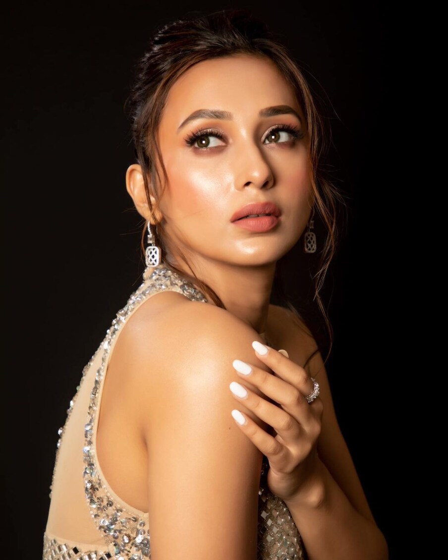  اداکارہ ممی چکرورتی ۔ (Photo: @mimichakraborty/instagram)