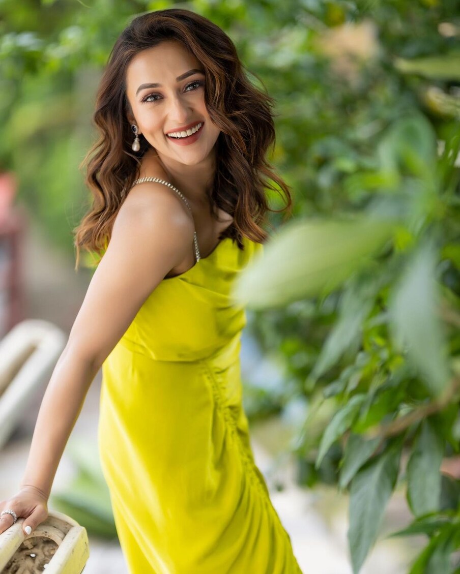  اداکارہ ممی چکرورتی ۔ (Photo: @mimichakraborty/instagram)