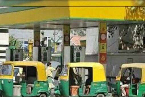 آپ کو بتاتے چلیں کہ اس وقت دہلی میں سی این جی 75.61 روپے فی کلو کے حساب سے مل رہا ہے لیکن آج سے اضافے کے بعد دہلی میں سی این جی 78.61 روپے فی کلو کے حساب سے دستیاب ہوگی۔