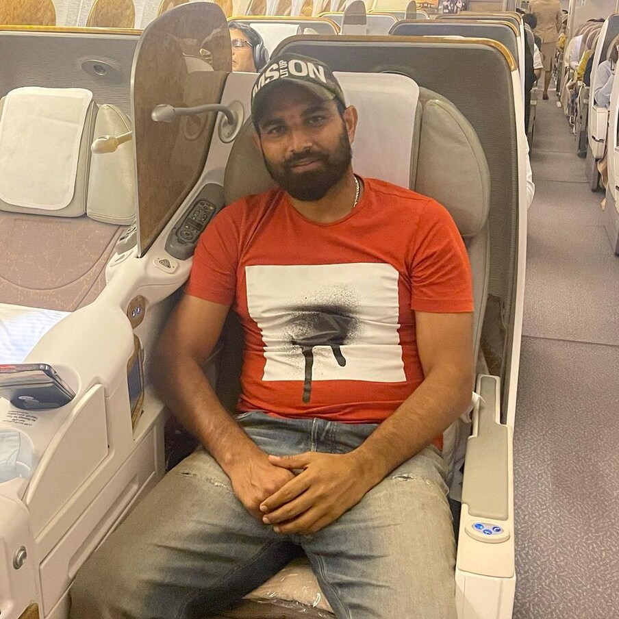  جسپریت بمراہ کی جگہ کس گیند باز کو بطور کھلاڑی رکھا جائے یہ سوال سامنے آیا۔ بی سی سی آئی نے ابھی تک کسی کا نام فائنل نہیں کیا ہے لیکن جانکاری کے مطابق محمد سمیع کو بھی یہ موقع دیا جاسکتا ہے ۔ (Photo: @mdshami.11/instagram)