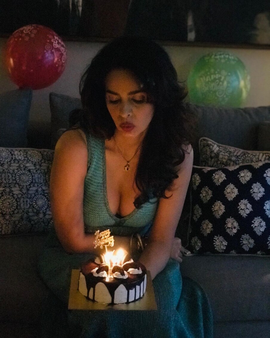  اداکارہ ملکہ شیراوت نے تصاویر کو اپنے اپنے انسٹاگرام اکاونٹ پر شیئر کیا ہے، جو کافی زیادہ وائرل ہورہی ہیں ۔ (Photo: @mallikasherawat/Instagram)