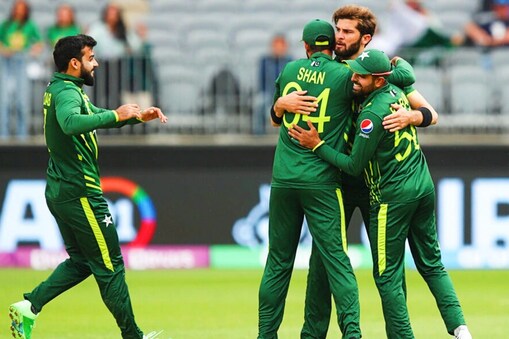پاکستان کو چھوٹے ہدف کیلئے بھی بہانا پڑا پسینہ، نیدرلینڈس کو ہرا کر درج کی پہلی جیت ۔ تصویر : AP