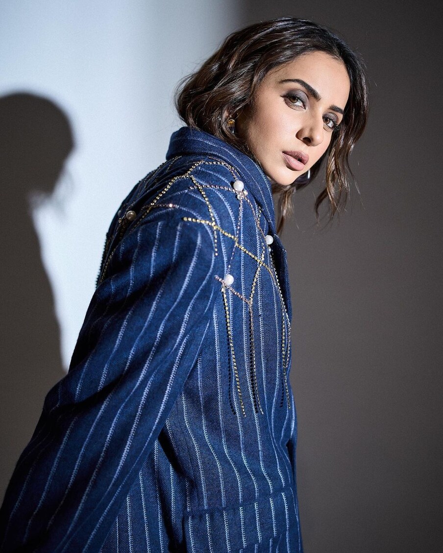  اس کے جواب میں رکول نے والدین سے بات چیت کرنے کا مشورہ دیا تھا ۔ تصویر : Instagram@ rakulpreet