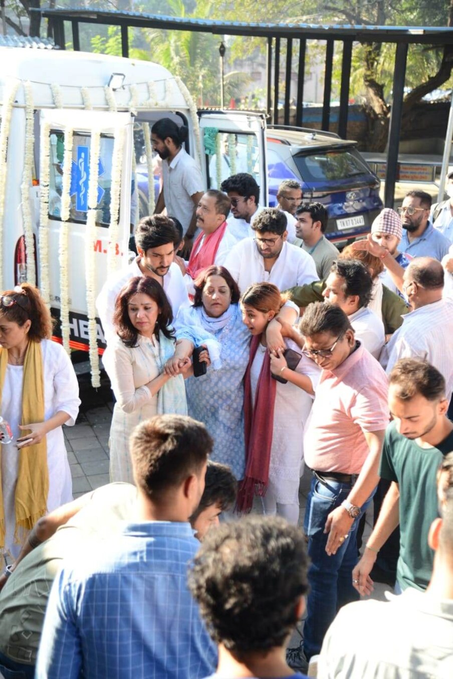  بتادیں کہ تونیشا صرف 20 سال کی تھں اور اپنے ماں باپ کی اکلوتی بیٹی تھیں ۔ بہت ہی کم عمر میں تونیشا نے چھوٹے پردے پر اپنی الگ شناخت بنالی تھی ۔ تصویر: Viral Bhayani
