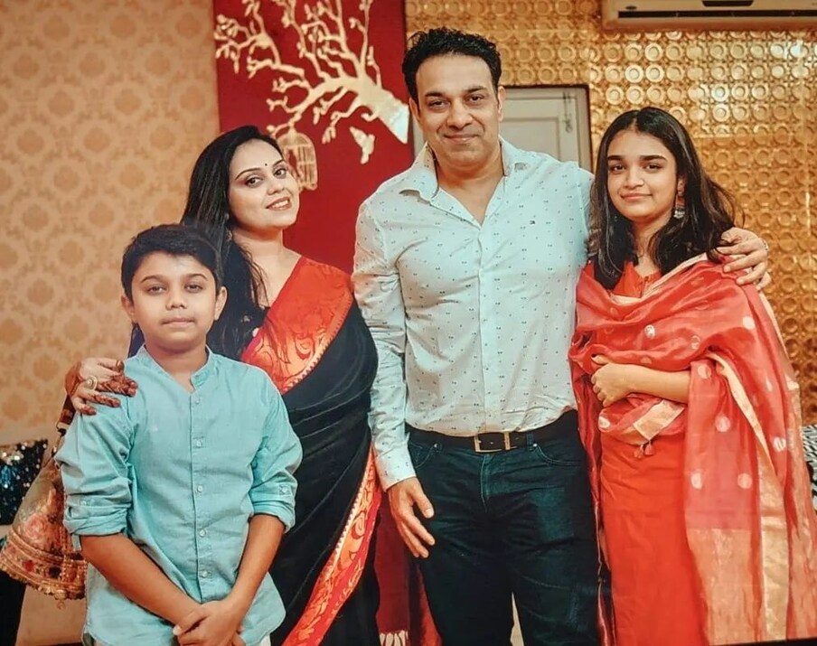  اگر بھاونا کوہلی کی فیملی کی بات کی جائے تو ان کے دو بچے ہیں۔ ان میں سے ایک ان کا بیٹا آیوش اور دوسری بیٹی مہک ہے۔ (فوٹو کریڈٹ: Instagram @bhawna_kohli_dhingra)