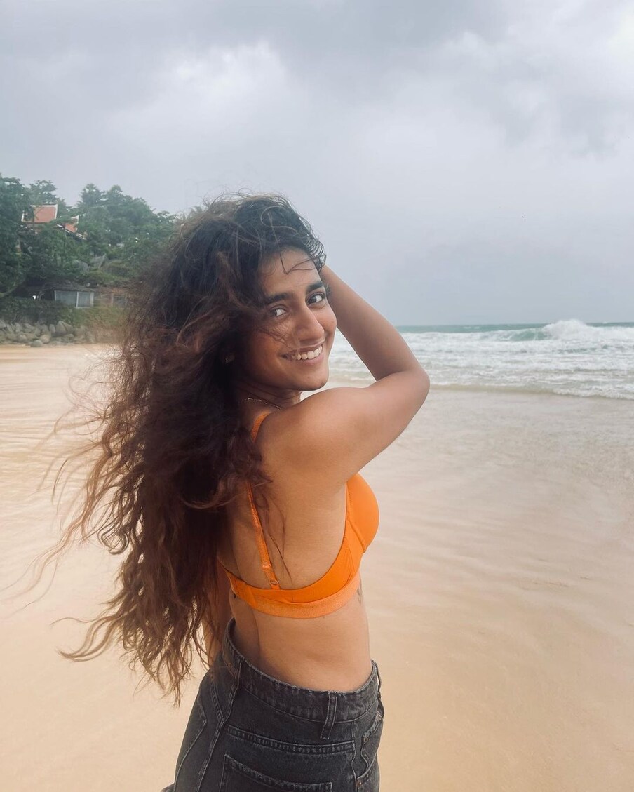  اداکارہ پریہ پرکاش واریئر ۔ (Photo Source- Instagram Priya Prakash)
