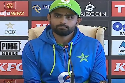 PAK vs ENG: ہار سے متعلق سوال پر بھڑک گئے بابر اعظم، کہا : تو پھر کیا ٹیسٹ کھیلنا چھوڑ دیں  (Ihtisham Ul Haq Twitter)