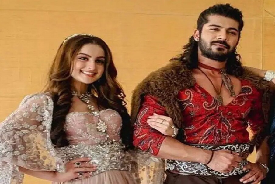  ,[object Object],تونیشا شرما (Tunisha Sharma) نے محض 20 سال کی عمر میں کافی شہرت حاصل کرلی تھی۔ انہیں ٹی وی شوز اور فلموں میں ابھی بہت کام کرنا تھا لیکن اپنی زندگی سے ناخوش تونیشا شرما نے کچھ نہ دیکھا اور اپنی زندگی کا خاتمہ کر لیا۔ پولیس کی تفتیش میں یہ بات سامنے آئی ہے کہ تونیشا کے بوائے فرینڈ شیزان خان سے بریک اپ کے بعد وہ بہت مایوس تھیں۔