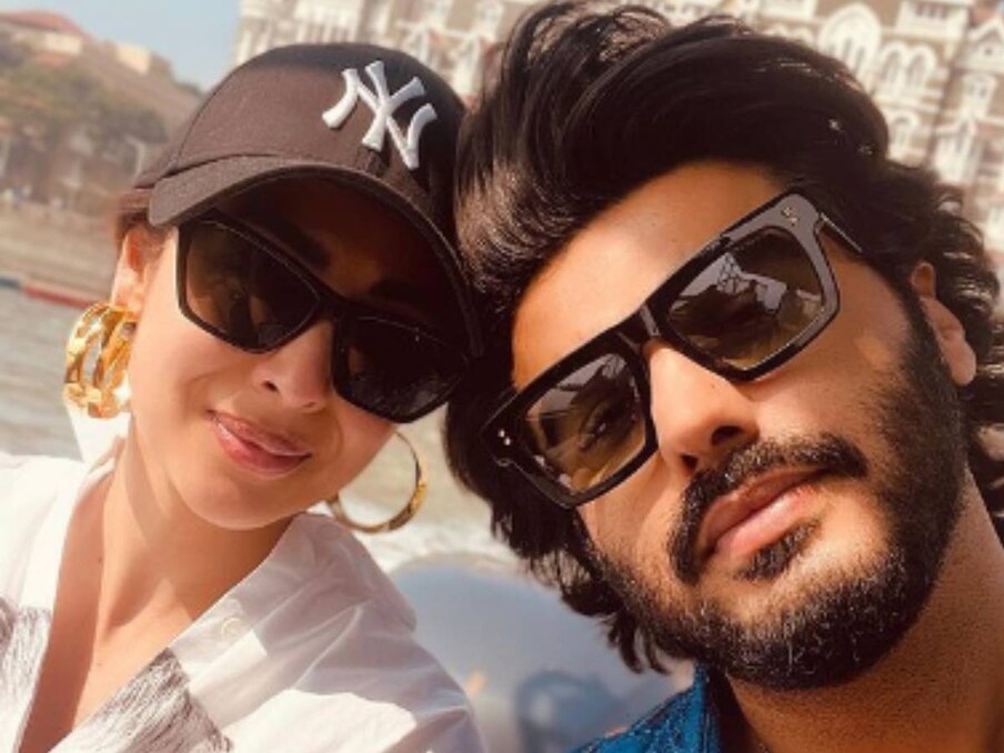  ممبئی: بالی ووڈ کی فیشن ڈیوا ملائیکہ اروڑہ اپنے زبردست انداز اور گلیمرس لکس کی وجہ سے اکثر سرخیوں میں بنی رہتی ہیں۔ حال ہی میں ان کا ایک گانا رلیز ہوا ہے جس میں وہ ایک بار پھر دھوم مچا رہی ہیں۔ اپنی پیشہ ورانہ زندگی اور انداز کے علاوہ، ملائیکہ اپنی ذاتی زندگی کے لیے بھی سرخیوں میں رہتی ہیں۔ ارجن کپور کے ساتھ ان کا رشتہ کسی سے ڈھکا چھپا نہیں ہے۔