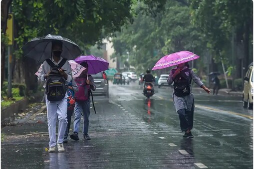 Weather Update: بارش اور ٹھنڈ سے کب ملے گی راحت؟ جانئے کیا کہتے ہیں محکمہ موسمیات کے سائنسداں ۔ تصویر : پی ٹی آئی ۔ علامتی تصویر ۔