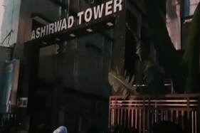 دھنباد: آشیرواد ٹاور میں لگی بھیانک آگ، خواتین اور بچوں سمیت 13 لوگوں کی موت، ریسکیوجاری