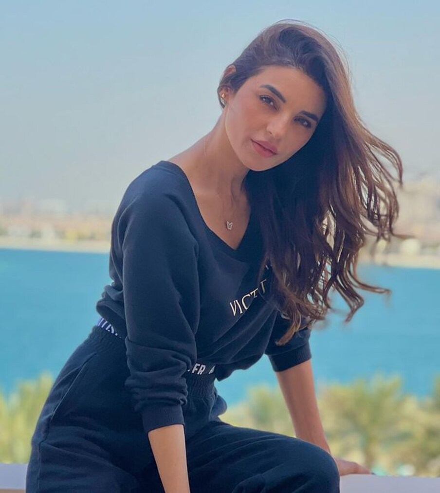  ,[object Object],اس کا مطلب یہ نہیں ہے کہ ہم ڈیٹنگ کر رہے ہیں۔ آرین کے ساتھ تصویر کلک کروانے والی میں اکیلی نہیں تھی، وہاں اور بھی بہت سے لوگوں نے تصاویر کلک کیں اور سوشل میڈیا پر اپ لوڈ کیں، لیکن پتہ نہیں میری تصویر کیسے وائرل ہوگئی۔