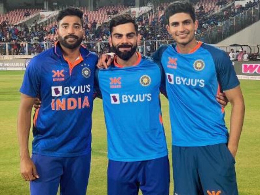  شبھمن گل نے ون ڈے میں 208 رنز بنائے تھے۔ وہ اس معاملہ میں سچن سے بھی آگے نکل گئے ہیں۔ سچن نے جنوبی افریقہ کے خلاف ناٹ آوٹ 200 رنز بنائے تھے۔ ہندوستان کیلئے وریندر سہواگ، ایشان کشن اور روہت شرما بھی ون ڈے میں ڈبل سنچریاں بنا چکے ہیں ۔ (Indiancricketteam/instagram)