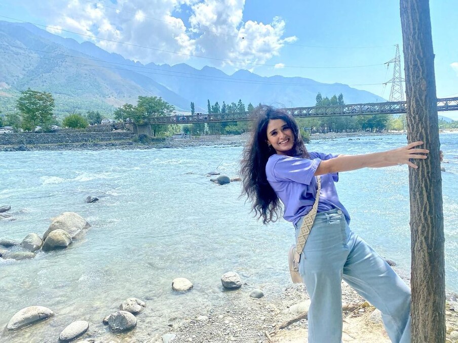 اداکارہ نے کہا کہ جب میں دہلی میں تھی، میں میٹرو سے کالج جایا کرتی تھی اور میرے ساتھ ایسے کئی واقعات پیش آئے ہیں۔ اس وقت (کالج میں) آپ بہت چھوٹے ہوتے ہیں اور آپ کو آدھی چیزوں کا احساس نہیں ہوتا ہے جو آپ کے ساتھ ہورہا ہے ۔ تصویر : Instagram @pankhuri313