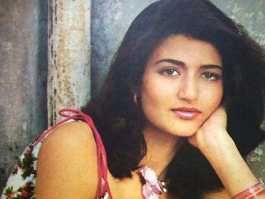  وہ کہتی ہیں، 'لاک ڈاؤن کی وجہ سے پیسہ ختم ہو گیا ہے، تو آپ کہاں جائیں گے؟ آپ اداکاری کی طرف واپس جاتے ہیں کیونکہ تھیئٹر میں آپ کو صرف 2000-2700 روپے ملتے ہیں اور آپ کچھ نہیں کر سکتے اس لیے میں وہاں بالکل نہیں تھی۔ یہ بہت سوچ سمجھ کر لیا گیا فیصلہ تھا لیکن میں نے سوچا کہ یہ ایک سال کے لیے ہو گا لیکن یہ پانچ سال کا ہو گیا۔ وہ پانچ سال بہت اچھے تھے۔ ساریکا نے انکشاف کیا تھا کہ کووڈ 19وبا کی وجہ سے ایک وقفہ ہوا جس کے دوران انہوں نے تھیئٹروں میں کام کیا۔ انہوں نے بتایا کہ لاک ڈاؤن کے دوران ان کے پاس پیسے ختم ہوگئے اور تھیئٹروں میں کام کرنے کے لیے 3000 روپے سے بھی کم ملے۔