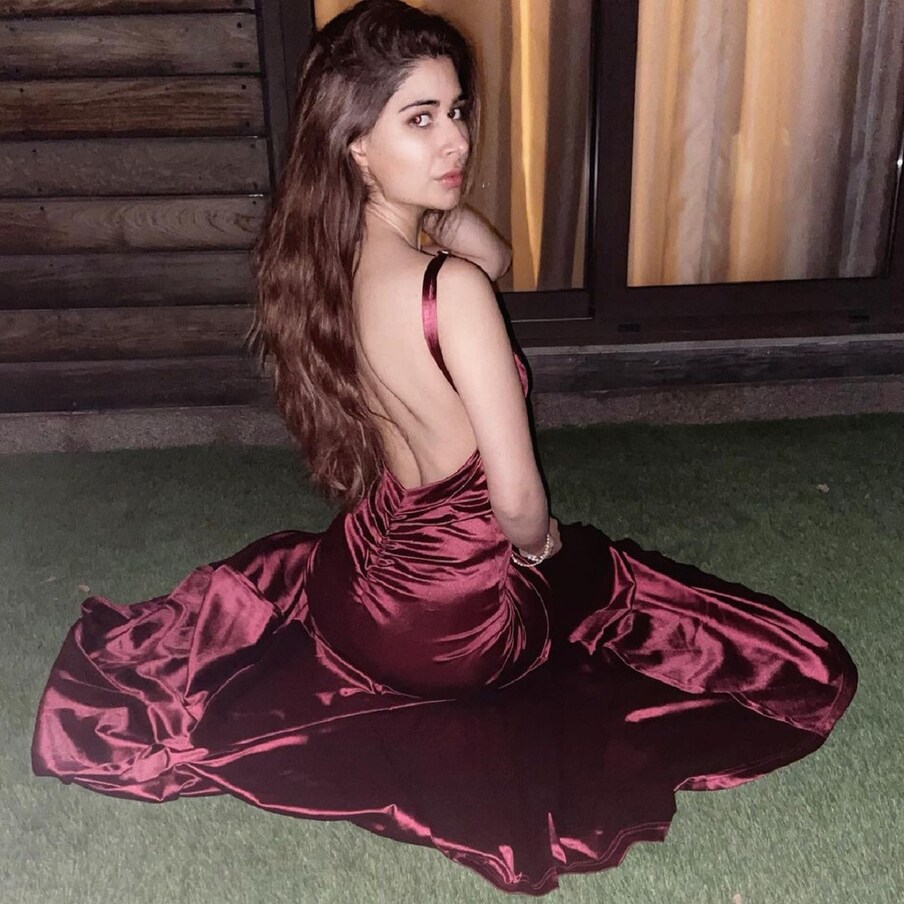  رابعہ سدھو انسٹاگرام پر کافی ایکٹو رہتی ہیں۔ وہ اپنی خوبصورت، گلیمرس اور بولڈ تصاویر انسٹاگرام پر شیئر کرتی رہتی ہیں۔ رابعہ کے انسٹاگرام پر 70.3K فالوورز ہیں۔ رابعہ ایک فیشن آئیکون ہیں اور اپنے ڈریسنگ سینس کی وجہ سے مداحوں کی جانب سے کافی تعریف حاصل کرتی ہیں۔ (رابعہ سدھو/انسٹاگرام)