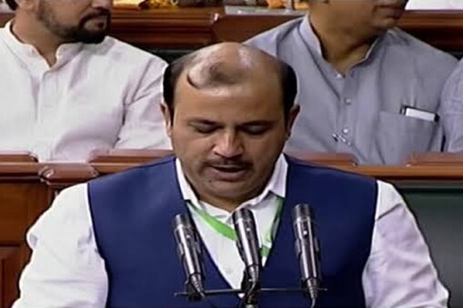 مرکزی حکومت پر اقلیت مخالف ہونے کا الزام لگاتے ہوئے بی ایس پی کے رکن پارلیمنٹ کنور دانش علی نے کہا کہ حکومت مسلم نوجوانوں کو تعلیم نہیں دینا چاہتی۔ نوجوان پڑھے لکھے ہوں گے تو سوال پوچھیں گے۔ دراصل مرکزی حکومت نے مولانا آزاد فیلوشپ کومکمل طور پر بند کر دیا ہے اور اسکیم دوبارہ لانے کا کوئی خیال نہیں ہے۔ 