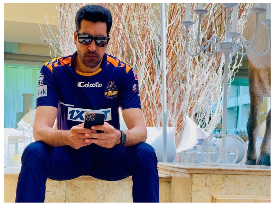  پاکستان کے لیجنڈ گیند باز عمر گل کولکاتہ نائٹ رائیڈرز کے لئے کھیلتے تھے۔ گل نے آئی پی ایل کے 6 میچوں میں 12 وکٹیں حاصل کیں۔ وہ پی ایس ایل میں ملتان اور کوئٹہ کی نمائندگی کر چکے ہیں۔ (Umar Gul/Instagram)