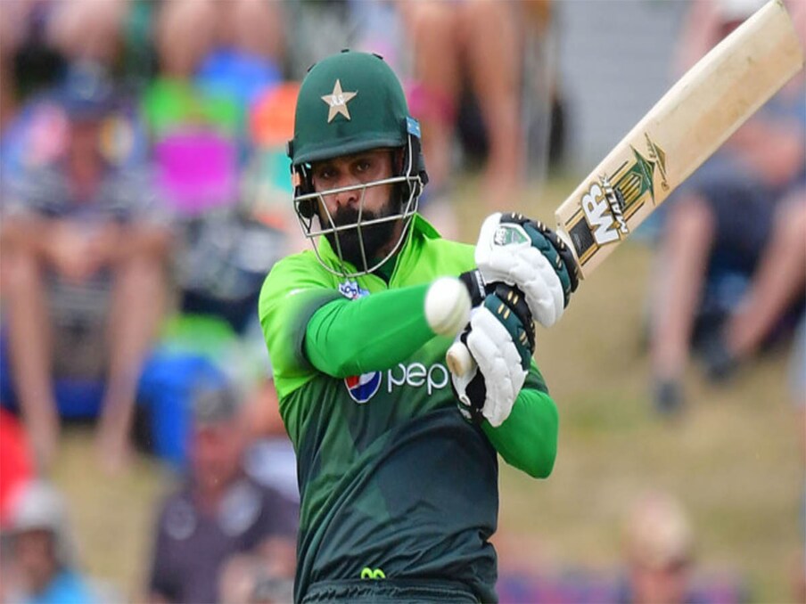  سابق سلامی بلے باز محمد حفیظ کولکاتہ نائٹ رائیڈرز کے لئے آئی پی ایل میں کھیل چکے ہیں۔ انہوں نے آئی پی ایل کے 9 میچوں میں 64 رنز بنائے تھے۔ وہ پاکستان سپر لیگ میں لاہور قلندرز کی نمائندگی کر چکے ہیں۔ AFP
