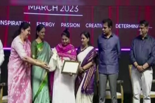     After ETV Urdu, Hina Zubair joined Network 18 and here she showcased her natural talent.  Proof of that is his honoring with the state award for quality and objective journalism by the Telangana government.