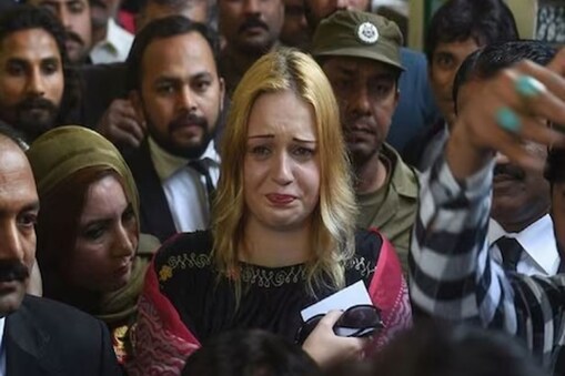 جسم فروشی اور پھر چار سال جیل، ماڈلنگ کرنے پاکستان گئی لڑکی نے سنائی اپنی خوفناک کہانی، جانئے کیا کہا؟ ۔ تصویر : AFP