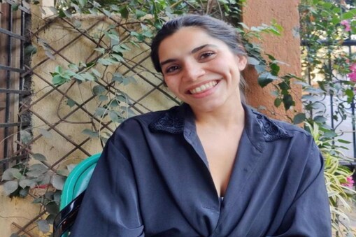 'بیت الخلا کے پانی سے کافی، ٹائیڈ سے دھوئے بال'، یو اے ای کی جیل سے رہا ہوئی مشہور اداکارہ نے سنائی آب یتی (Credit/Instagram/ChrisannPereira)