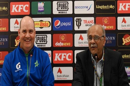 پاکستان کرکٹ کنٹرول بورڈ نے مکی آرتھر کو پھر بڑی ذمہ داری دے کر ٹیم سے جوڑ لیا