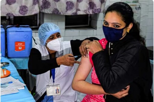 اگلے 10 ۔ 12 دن تیزی سے بڑھیں گے کورونا کے کیسیز، لیکن ڈرنے کی بات نہیں: سرکاری ذرائع ۔ پی ٹی آئی علامتی تصویر ۔ 