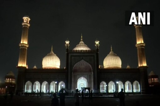 Eid 2023: ملک بھر میں جوش و خروش اور عقیدت کے ساتھ سنیچر کو ادا کی جائے گی عید الفطر کی نماز ۔ تصویر : اے این آئی ۔ ٹویٹر ۔ 