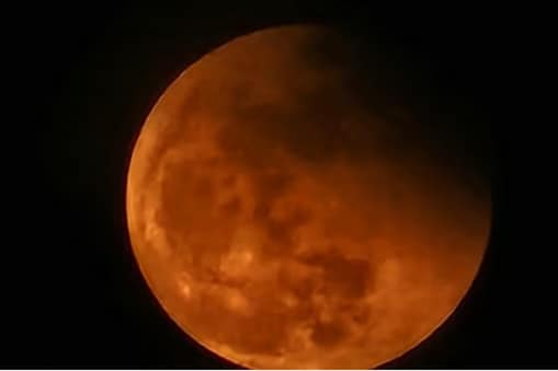Chandra Grahan 2023: سال کا پہلا چاند گرہن آج، 12 سال بعد نایاب اتفاق، جانئے کس شہر میں کتنے بجے لگے گا گرہن (File pic)
