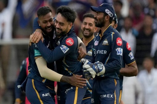 IPL 2023: ہاردک پانڈیا نے بڑے بھائی کرونال کی ٹیم کو ہرایا، گجرات کی لکھنو پر دوسری جیت  (AP)
