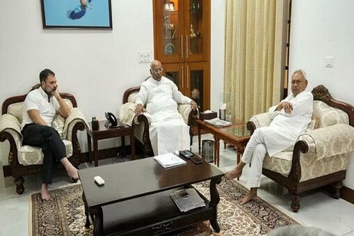 نتیش کمار نے کی ملکاارجن کھڑگے اور راہل گاندھی سے ملاقات، اپوزیشن اتحاد کو لے کر کانگریس نے کیا بڑا اعلان (PTI)
