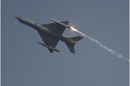  ہندوستانی فضائیہ کا بڑا فیصلہ، مگ 21 جنگی طیاروں کی سبھی اڑانوں پر روک، ہوگی جانچ (AFP)