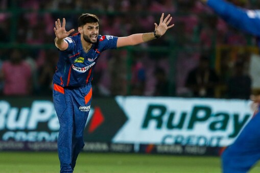 IPL 2023: وراٹ کوہلی سے تنازع میں الجھے افغان کھلاڑی نوین الحق کے نام ہے خاص ریکارڈ (AP)