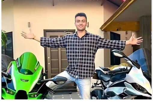 جوش میں کھویا ہوش! 300 KM/HR کی رفتار سے چلا رہا تھا بائیک، اڑ گئے پرخچے، 22 سال کے یوٹیوبر کی موت ۔ تصویر: News18 Hindi