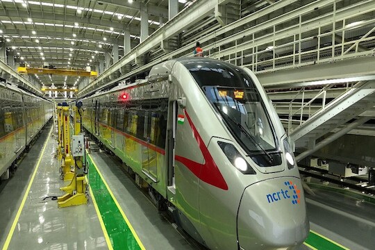 دہلی میرٹھ RRTS ٹرین میں راجدھانی سے بہتر سہولیات – News18 اردو