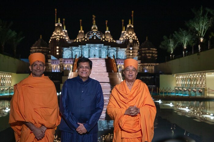 Baps hindu mandir in abu dhabi draws over 65000 pilgrims and visitors ...