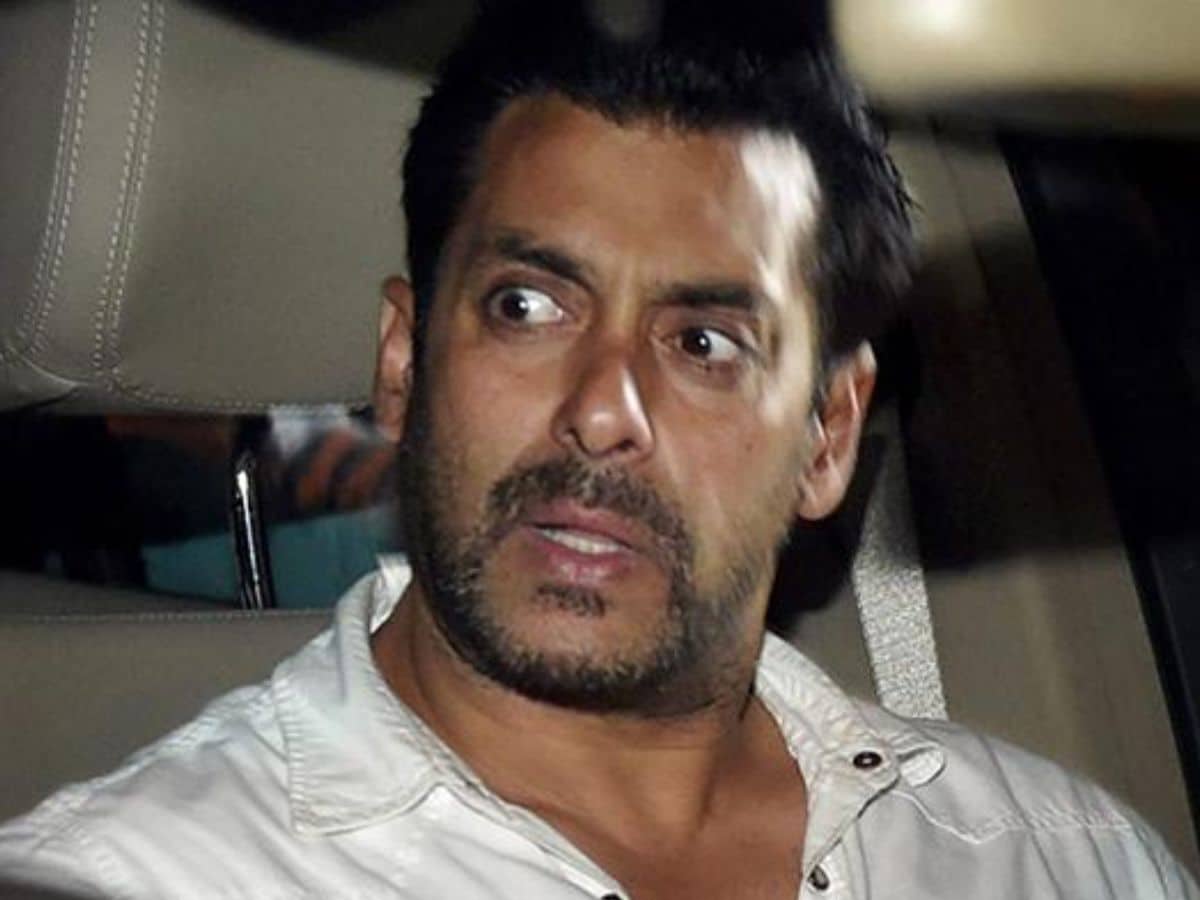 When salman khan surrounded by 25000 people during bajrangi bhaijaan