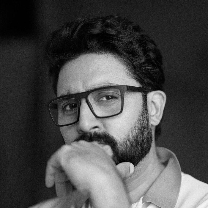 اداکارہ نے مزید کہا کہ باپ خاندان کی تمام ضروریات کو پورا کرنے کے لیے ہر ممکن کوشش کرتے ہیں، لیکن وہ یہ سب خاموشی سے کرتے ہیں۔ وہ اسپاٹ لائٹ میں نہیں رہتے، لیکن بہت سے بچے انہیں نہیں دیکھ سکتے۔ تاہم، جب وہ بڑے ہوتے ہیں، تو انہیں اپنے والد کے کردار کا احساس ہوتا ہے۔ (Photo: @bachchan/Instagram) اداکارہ نے مزید کہا کہ باپ خاندان کی تمام ضروریات کو پورا کرنے کے لیے ہر ممکن کوشش کرتے ہیں، لیکن وہ یہ سب خاموشی سے کرتے ہیں۔ وہ اسپاٹ لائٹ میں نہیں رہتے، لیکن بہت سے بچے انہیں نہیں دیکھ سکتے۔ تاہم، جب وہ بڑے ہوتے ہیں، تو انہیں اپنے والد کے کردار کا احساس ہوتا ہے۔ (Photo: @bachchan/Instagram)