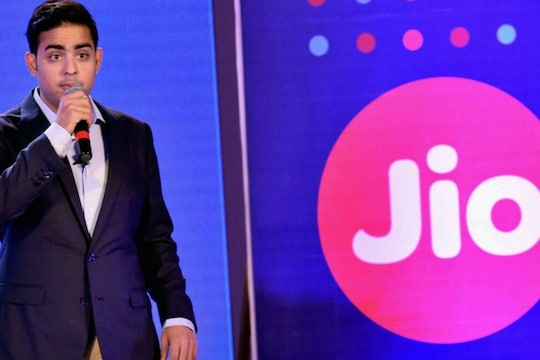 Jio Platforms آئی پی او کو 3.73 لاکھ کروڑ روپے کی بولیاں ملیں ...