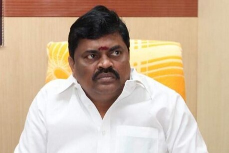 தினகரன் அதிமுகவினரின் ரத்தத்தை உறிஞ்ச நினைக்கிறார்- அமைச்சர் ராஜேந்திர பாலாஜி தினகரன் அதிமுகவினரின் ரத்தத்தை உறிஞ்ச நினைக்கிறார்- அமைச்சர் ராஜேந்திர பாலாஜி