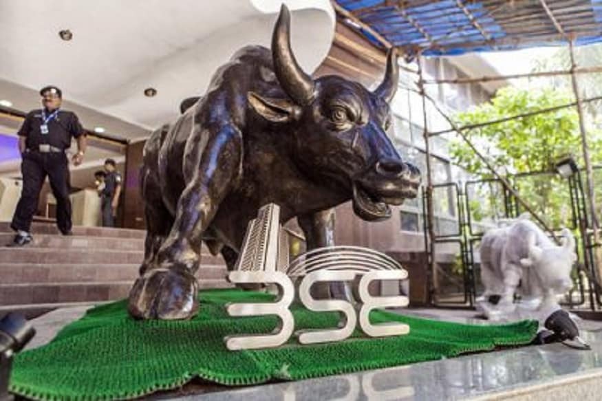தேசிய பங்குச்சந்தையான நிஃப்டி 256 புள்ளிகள் சரிந்து 9 ஆயிரம் புள்ளிகளில் வர்த்தகம் நடைபெற்றது. வங்கிகள், நிதி நிறுவனங்கள் உள்ளிட்ட மற்ற பங்குகளும் 5 விழுக்காடு வரை சரிவை சந்தித்துள்ளன. தேசிய பங்குச்சந்தையான நிஃப்டி 256 புள்ளிகள் சரிந்து 9 ஆயிரம் புள்ளிகளில் வர்த்தகம் நடைபெற்றது. வங்கிகள், நிதி நிறுவனங்கள் உள்ளிட்ட மற்ற பங்குகளும் 5 விழுக்காடு வரை சரிவை சந்தித்துள்ளன.