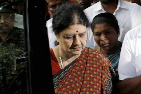 தன்னை பற்றிய விவரங்களை 3-ம் நபருக்கு தரக்கூடாது: சசிகலா சிறைத்துறைக்கு கடிதம் தன்னை பற்றிய விவரங்களை 3-ம் நபருக்கு தரக்கூடாது: சசிகலா சிறைத்துறைக்கு கடிதம்