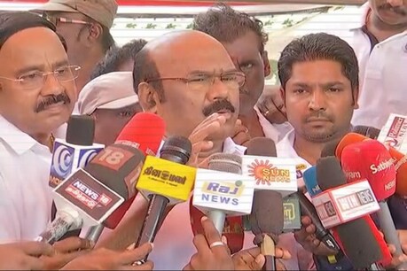 பொதுமக்கள் தண்ணீரை சிக்கனமாக பயன்படுத்த வேண்டும்: ஜெயக்குமார்! பொதுமக்கள் தண்ணீரை சிக்கனமாக பயன்படுத்த வேண்டும்: ஜெயக்குமார்!