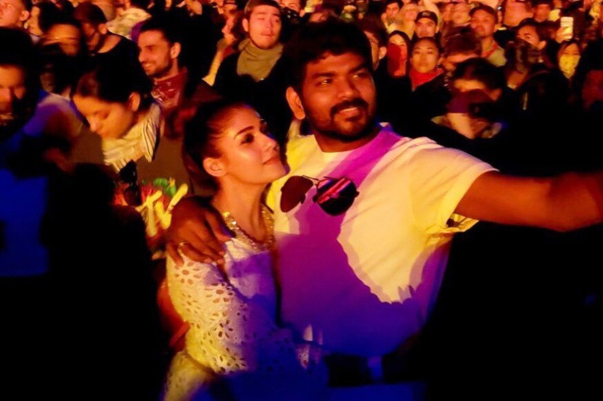 இந்நிலையில் நயன்தாராவுடன் வெளிநாட்டு சுற்றுபயணத்தின் போது எடுக்கப்பட்ட புகைப்படத்தை விக்னேஷ் சிவன் தனது இன்ஸ்டாகிராம் பக்கத்தில் வெளியிட்டுள்ளார். இந்நிலையில் நயன்தாராவுடன் வெளிநாட்டு சுற்றுபயணத்தின் போது எடுக்கப்பட்ட புகைப்படத்தை விக்னேஷ் சிவன் தனது இன்ஸ்டாகிராம் பக்கத்தில் வெளியிட்டுள்ளார்.