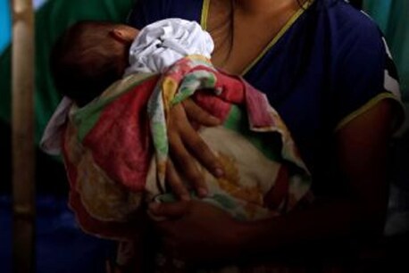 வலியில் துடித்த வடமாநில கர்ப்பிணி பெண்: சாலையோரத்தில் பிரசவம் பார்த்த எழுத்தாளர் ஆட்டோ சந்திரன்..! வலியில் துடித்த வடமாநில கர்ப்பிணி பெண்: சாலையோரத்தில் பிரசவம் பார்த்த எழுத்தாளர் ஆட்டோ சந்திரன்..!