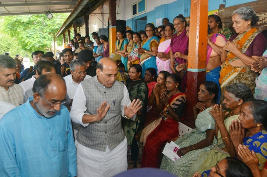 ஆகஸ்ட் 12-ம் தேதி ஞாயிற்றுக்கிழமை கேரளாவில் மழை - வள்ளத்தால் பாதிக்கப்பட்ட மக்களை சந்தித்து மத்திய உள்துறை அமைச்சர் ராஜ்நாத் சிங் ஆறுதல் கூறினார். கேரள மழை வெள்ளம் மிகவும் முக்கியமான பிரச்னையாக இருப்பதால் மத்திய அரசு அனைத்து உதவிகளையும் செய்வதாக வாக்குறுதி அளித்தார். (Image: Special Arrangement) ஆகஸ்ட் 12-ம் தேதி ஞாயிற்றுக்கிழமை கேரளாவில் மழை - வள்ளத்தால் பாதிக்கப்பட்ட மக்களை சந்தித்து மத்திய உள்துறை அமைச்சர் ராஜ்நாத் சிங் ஆறுதல் கூறினார். கேரள மழை வெள்ளம் மிகவும் முக்கியமான பிரச்னையாக இருப்பதால் மத்திய அரசு அனைத்து உதவிகளையும் செய்வதாக வாக்குறுதி அளித்தார். (Image: Special Arrangement)