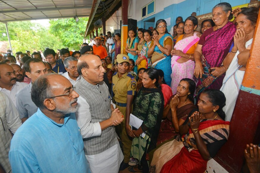 வெள்ளத்தால் பாதிக்கப்பட்ட மக்களை நேரில் சந்தித்து ஆறுதல் கூறும் மத்திய உள்துறை அமைச்சர் ராஜ்நாத் சிங் மற்றும் மத்திய சுற்றுலாத்துறை அமைச்சர் கே.ஜெ. அல்ஃபோன்ஸ். (Image: Special Arrangement) வெள்ளத்தால் பாதிக்கப்பட்ட மக்களை நேரில் சந்தித்து ஆறுதல் கூறும் மத்திய உள்துறை அமைச்சர் ராஜ்நாத் சிங் மற்றும் மத்திய சுற்றுலாத்துறை அமைச்சர் கே.ஜெ. அல்ஃபோன்ஸ். (Image: Special Arrangement)